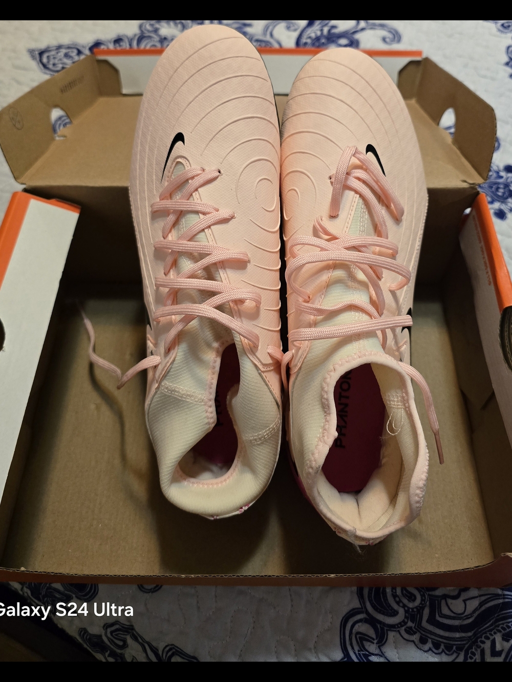 Nike Men’s Phantom Pink Soccer Cleats